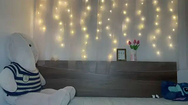 shy_pink_doll Show Webcam