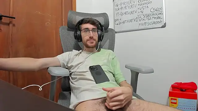 XXX chat uživo modela 4rthurTV