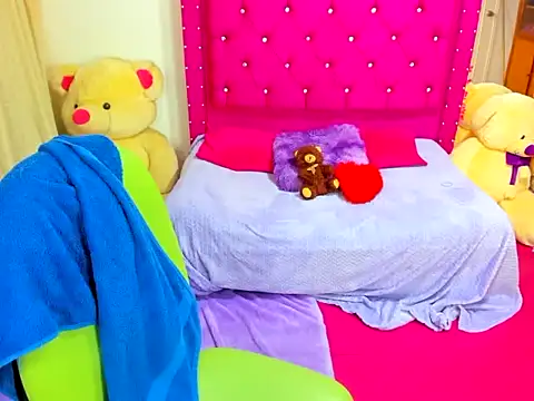 naomi_johnson – Naživo chatovacia miestnosť
