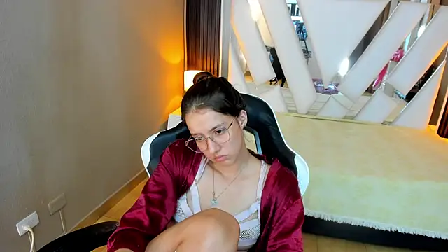 Linda4Petite Chat XXX in diretta