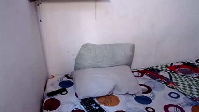 Chat +18 de katteyes_20 ao vivo