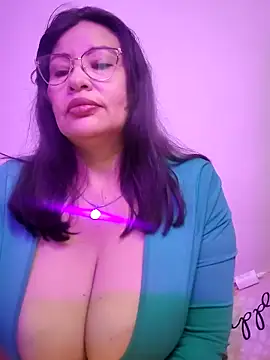 esmeralda_milf's Webcam Show