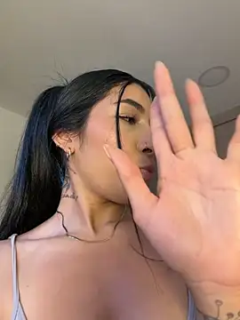 AshleyG_222 Adlı Modelin Canlı XXX Sohbeti