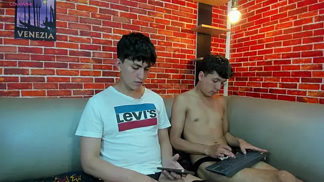 Hoot_boyss_ Webcamshow