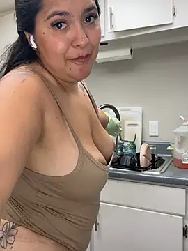 latina_curvy22 webkamerás műsora