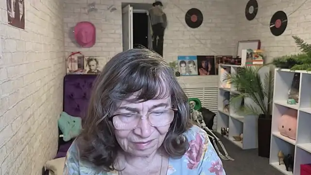 Betty_Brick: απευθείας συνομιλία ΧΧΧ