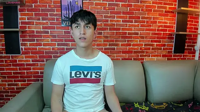 Hoot_boyss_ webcam show