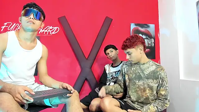 AVENGER_BOYS2026's Live XXX Chat