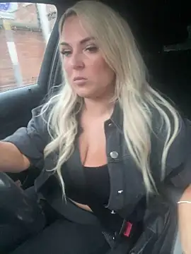 Bustyblondebabe32 Live XXX-Chat