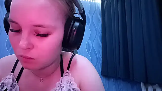 Pokazy przed kamerką – JennieSpotted