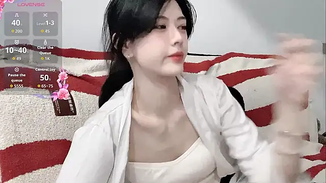 NuomioのライブXXXチャット