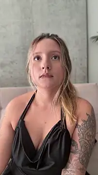MiaPetit_'s Live XXX Chat