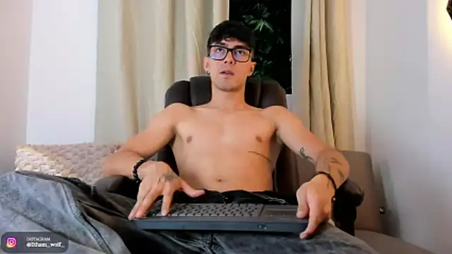 etham_wolf1 live XXX chat