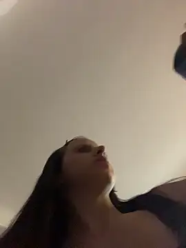 Chat XXX en directo de MikaScarlet