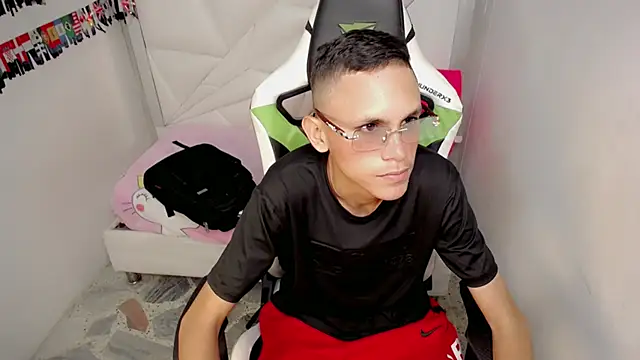 sombra_18 live XXX chat