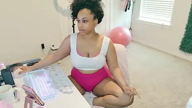 BuxomBianca Show in webcam