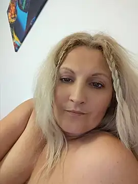 Divineblond live XXX chat