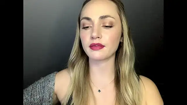 ScarlettSensitive's Live XXX Chat