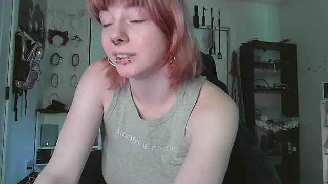 Chained_Aless' Webcam Show