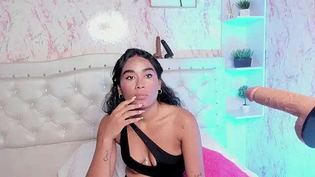 Horny_Brunette_ élő XXX-chatje