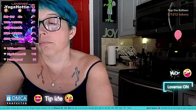 YogaHottie76's Live Chat Room