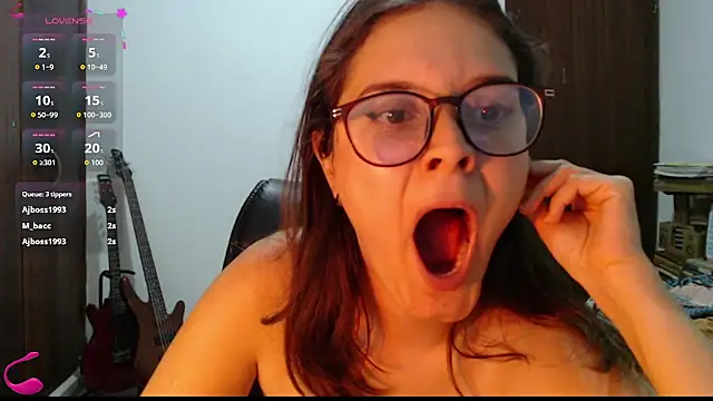 Chatroom XXX en direct de MadieeLorez