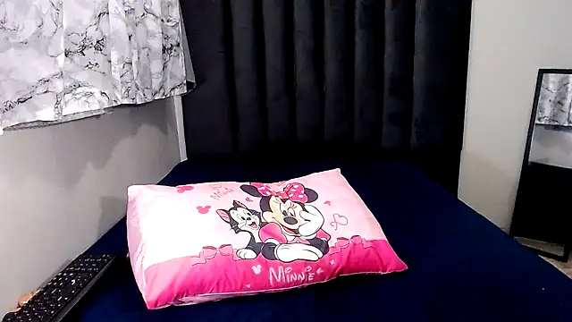 SexyMiaC Adlı Modelin Canlı XXX Sohbeti