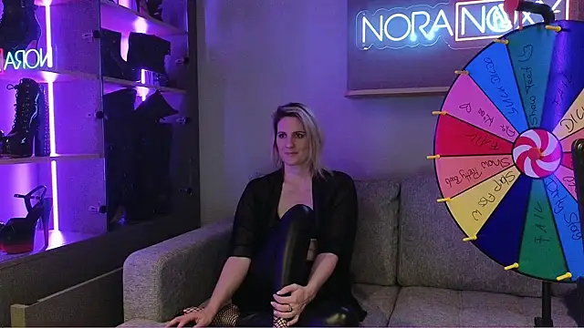 Chat XXX en directo de NoraNoxx