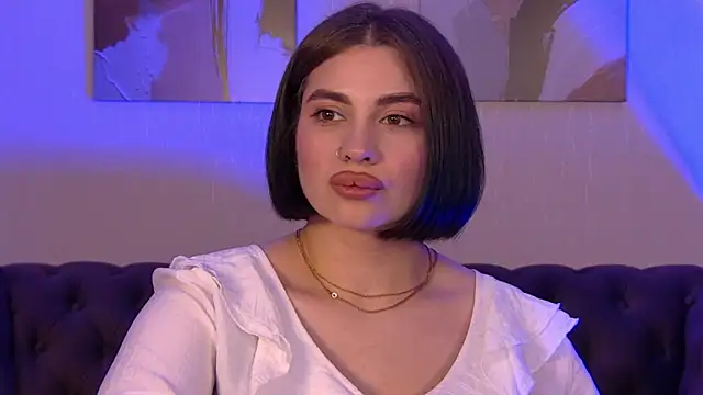 Chat +18 de AdrianaToress ao vivo