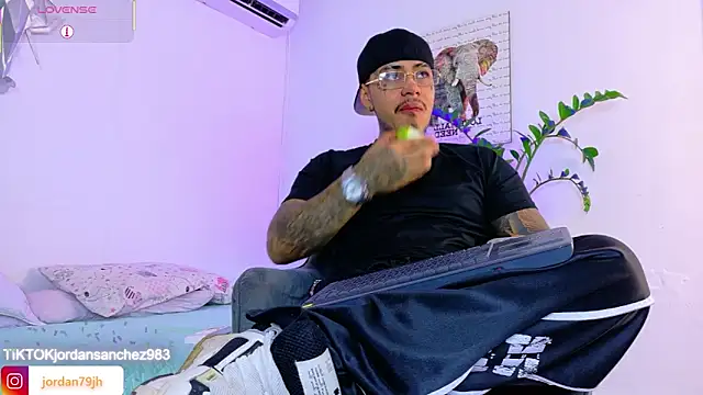 JordanSmiith_: онлайн-секс-чат