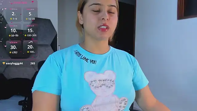 XXX chat uživo modela MikaelaStone