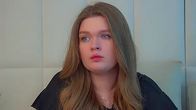 CrystalLyons' Live XXX Chat