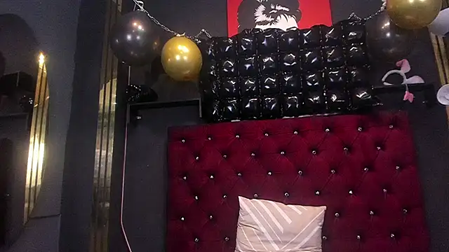 AmbersRouse's Live Chat Room