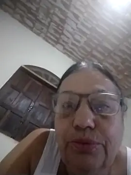 XXX chat uživo modela catdool