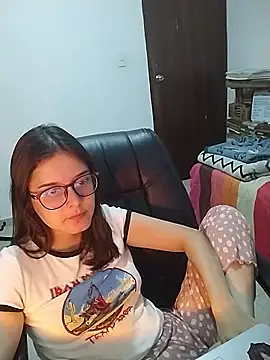 Chatroom XXX en direct de MadieeLorez