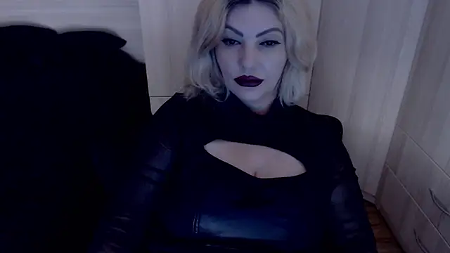 MistressDemi Adlı Modelin Canlı XXX Sohbeti