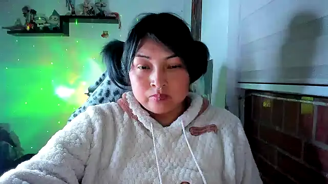 Sala de chat en directo de Shaddycute_