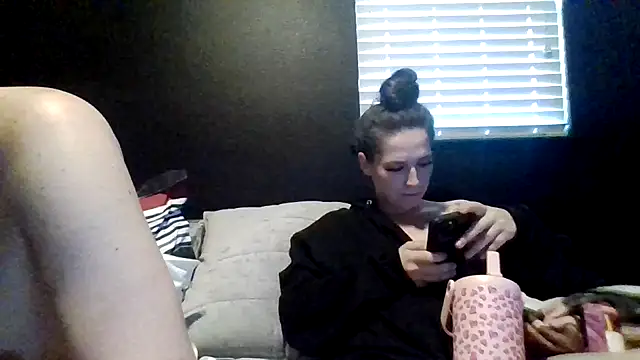 TallHungandCloudy69's Live XXX Chat