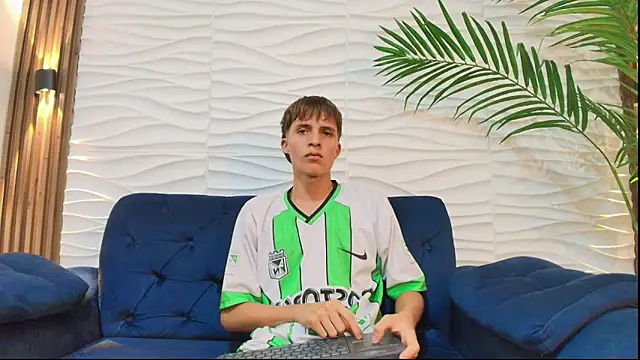 Pavo_tv Show Webcam