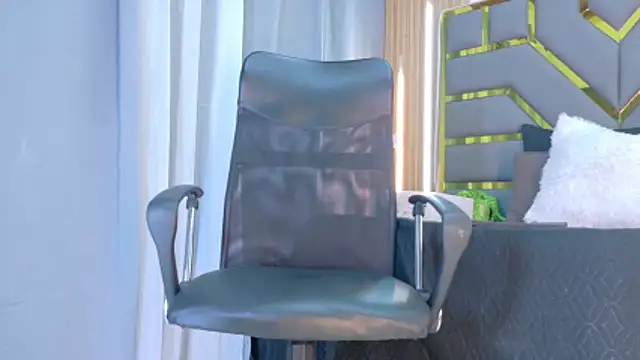 Oliver_bigblack_cock Show in webcam