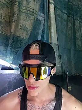 maxwell_crazy1's Webcam Show