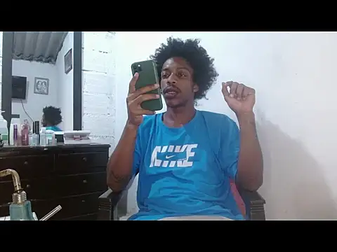 Larry-n-clouds Live XXX Chat