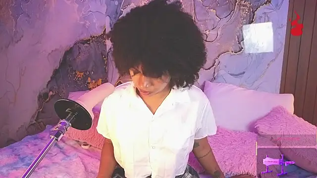 Show modela Aly1c3 na web-kameri