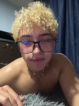Valentin0__3's Live XXX Chat