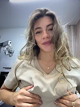 alicee16 Adlı Modelin Canlı XXX Sohbeti