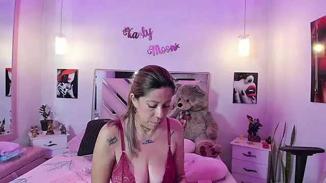 Karly_moon Adlı Modelin Canlı XXX Sohbeti