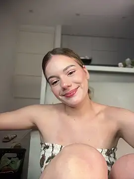 NicoleCutのライブXXXチャット