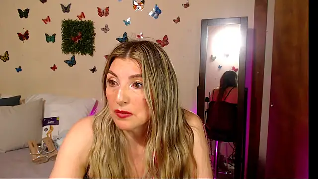 Jolie-Mature's Webcam Show