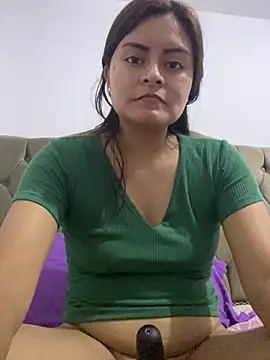Debora9703 Adlı Modelin Canlı Sohbet Odası