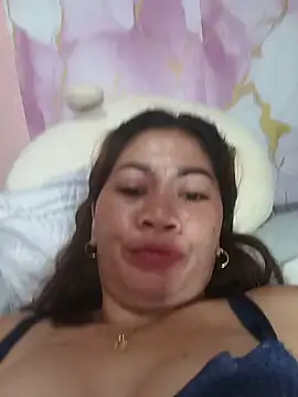 SweetChubbyMommy_02 Adlı Modelin Canlı XXX Sohbeti